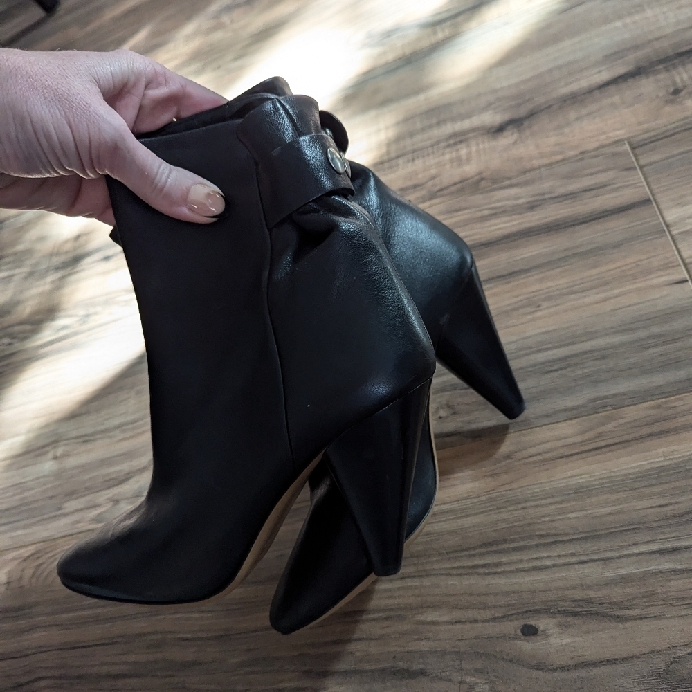 Isabel Marant black leather ankle booties with button ankle strap. Size 36 / 6 - Picture 8 of 8